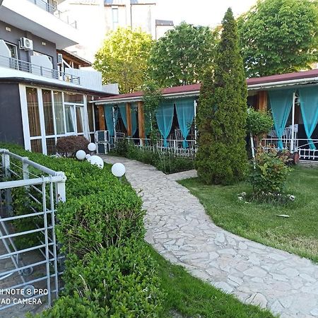 וארנה Danita Apartments & Diva Restaurant Bbq&Pool Bar מראה חיצוני תמונה