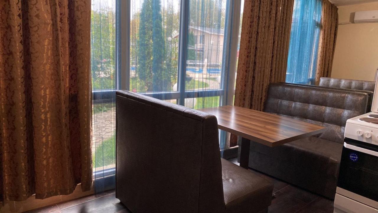 וארנה Danita Apartments & Diva Restaurant Bbq&Pool Bar מראה חיצוני תמונה