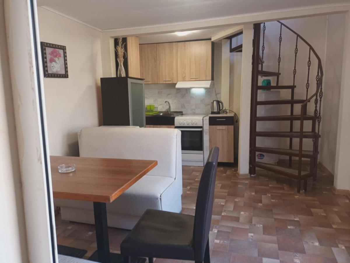וארנה Danita Apartments & Diva Restaurant Bbq&Pool Bar מראה חיצוני תמונה