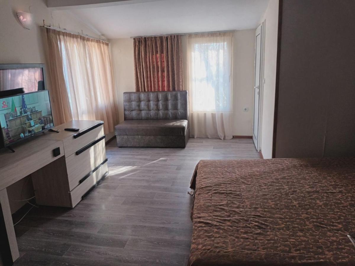 וארנה Danita Apartments & Diva Restaurant Bbq&Pool Bar מראה חיצוני תמונה