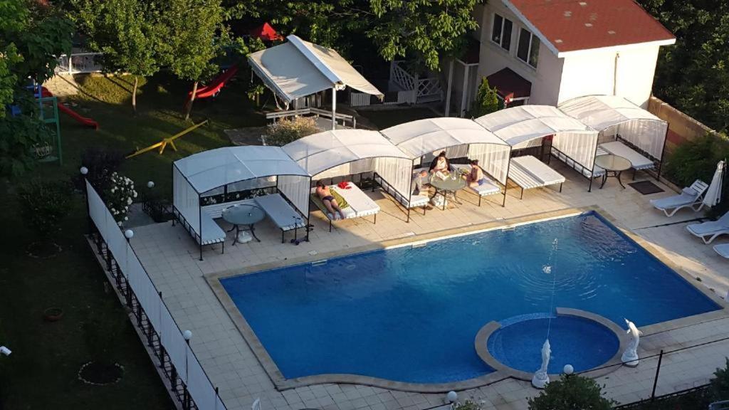 וארנה Danita Apartments & Diva Restaurant Bbq&Pool Bar מראה חיצוני תמונה