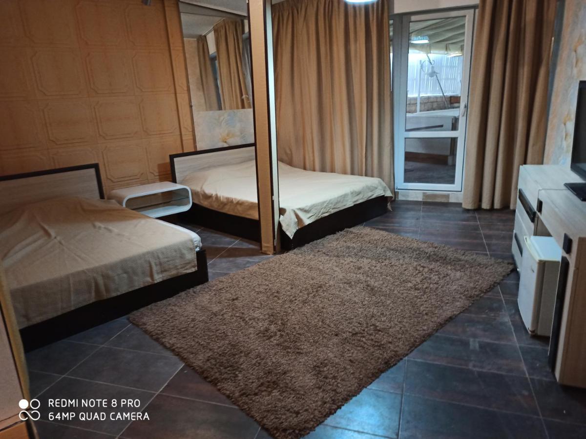 וארנה Danita Apartments & Diva Restaurant Bbq&Pool Bar מראה חיצוני תמונה