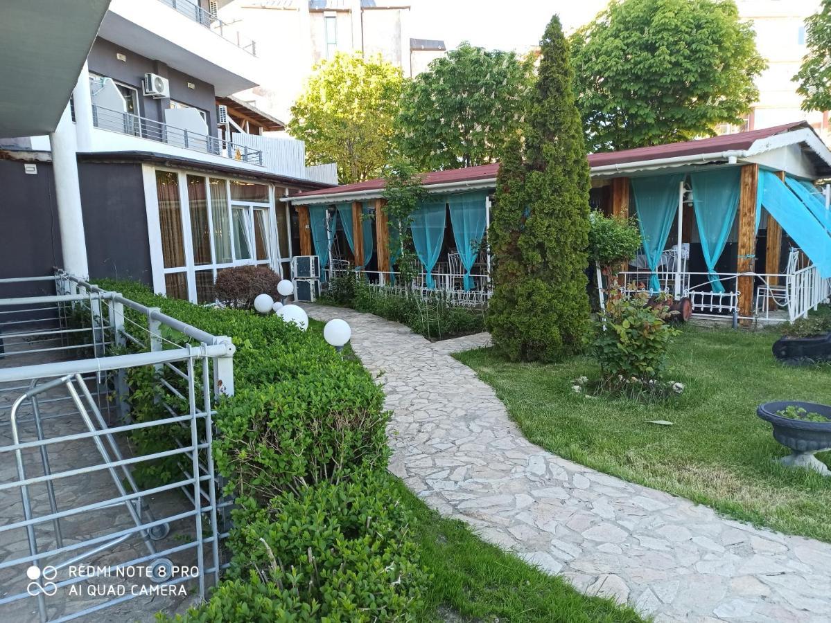 וארנה Danita Apartments & Diva Restaurant Bbq&Pool Bar מראה חיצוני תמונה