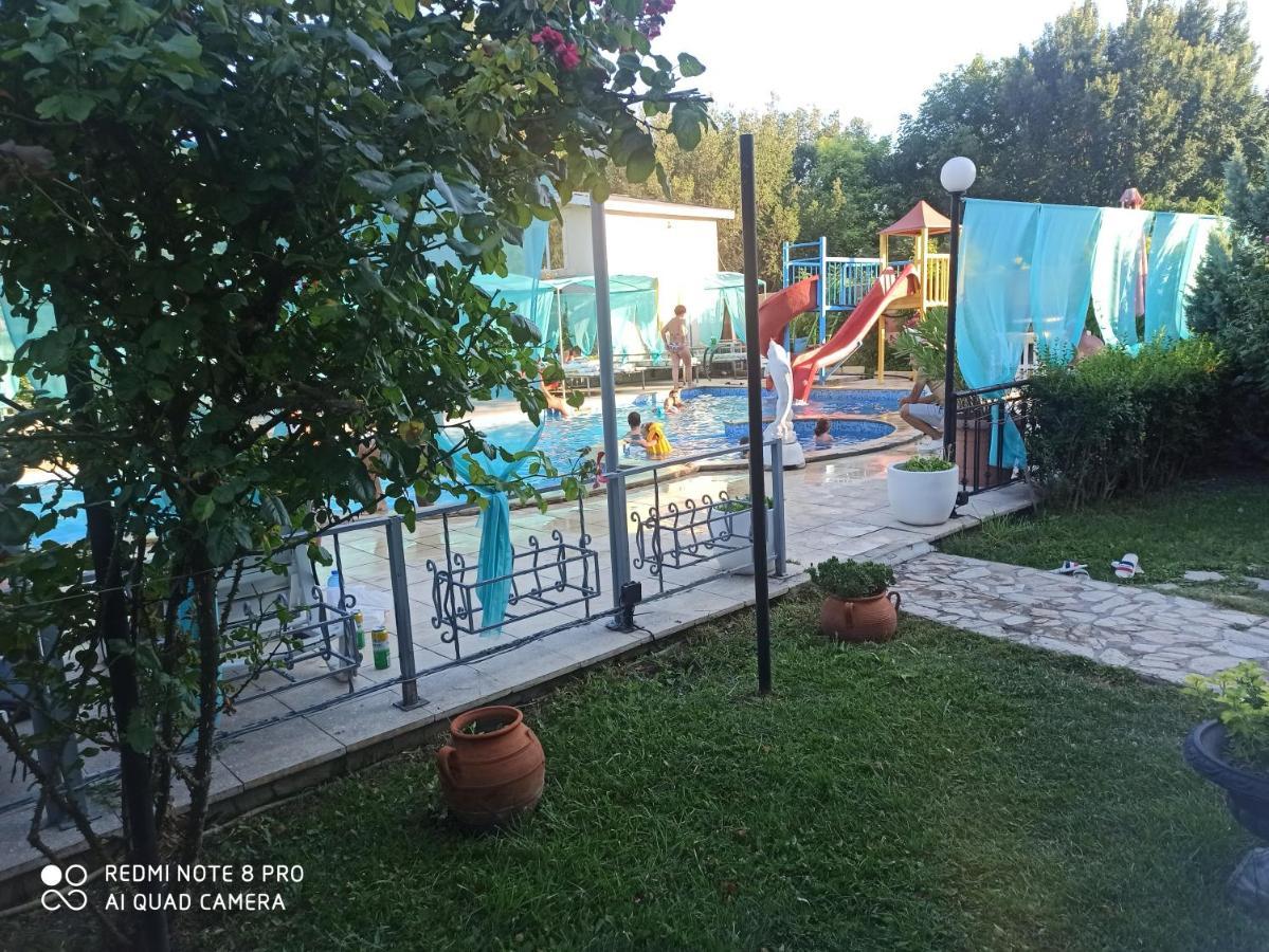 וארנה Danita Apartments & Diva Restaurant Bbq&Pool Bar מראה חיצוני תמונה