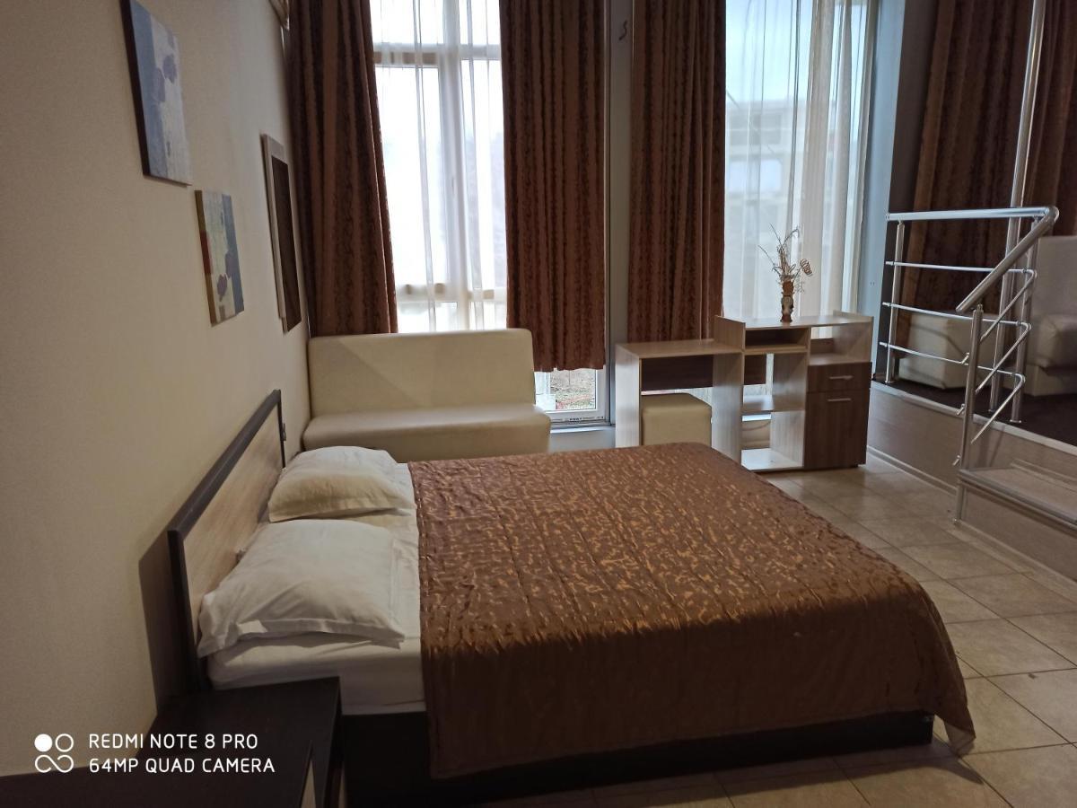 וארנה Danita Apartments & Diva Restaurant Bbq&Pool Bar מראה חיצוני תמונה