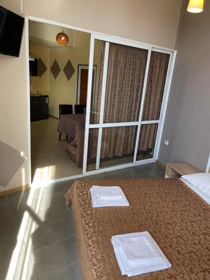 וארנה Danita Apartments & Diva Restaurant Bbq&Pool Bar מראה חיצוני תמונה