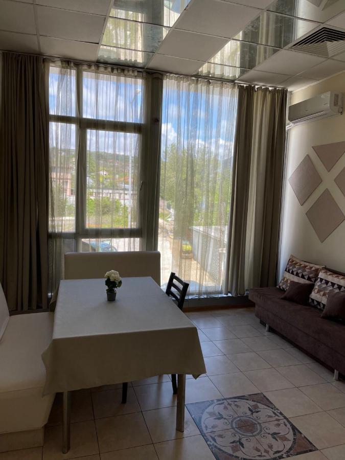וארנה Danita Apartments & Diva Restaurant Bbq&Pool Bar מראה חיצוני תמונה