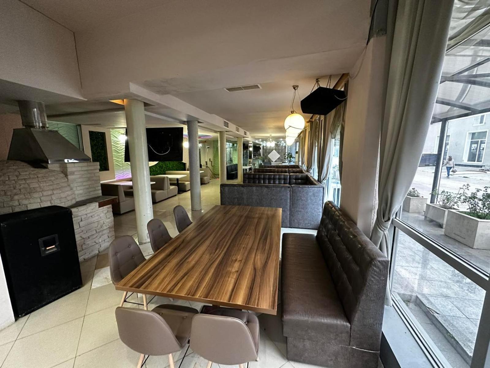 וארנה Danita Apartments & Diva Restaurant Bbq&Pool Bar מראה חיצוני תמונה