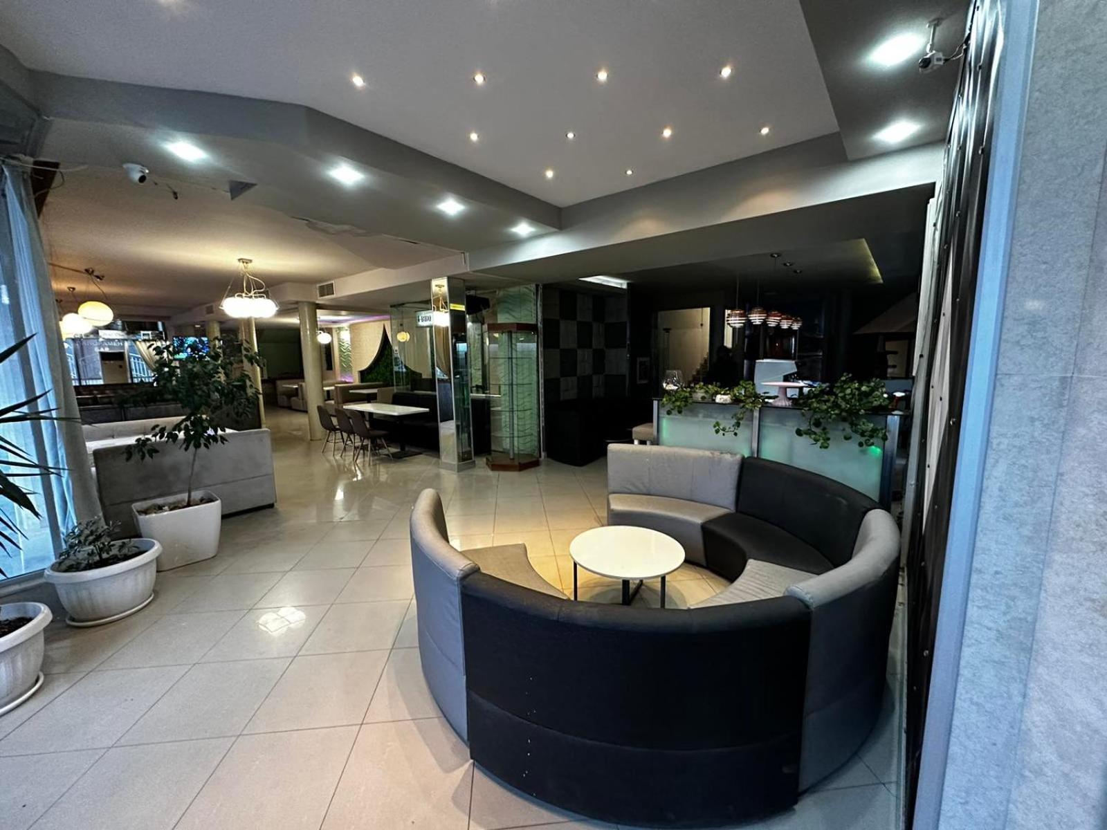 וארנה Danita Apartments & Diva Restaurant Bbq&Pool Bar מראה חיצוני תמונה